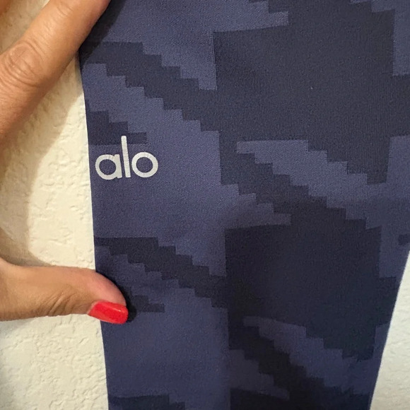 Alo Yogo Airbrush Blue Houndstooth Pattern Full Length Leggings. Size Small - Picture 2 of 11